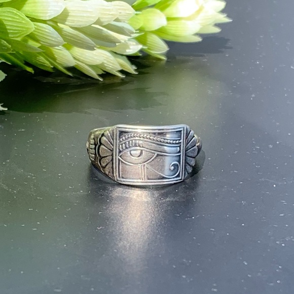 Vintage Jewelry - Sterling Silver Eye of Horus Spoon Ring Handcrafted Antique Vintage Egyptian